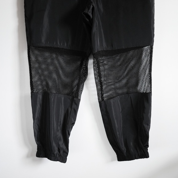 Wind breaker cargo pants π€ - Picture 3 of 6